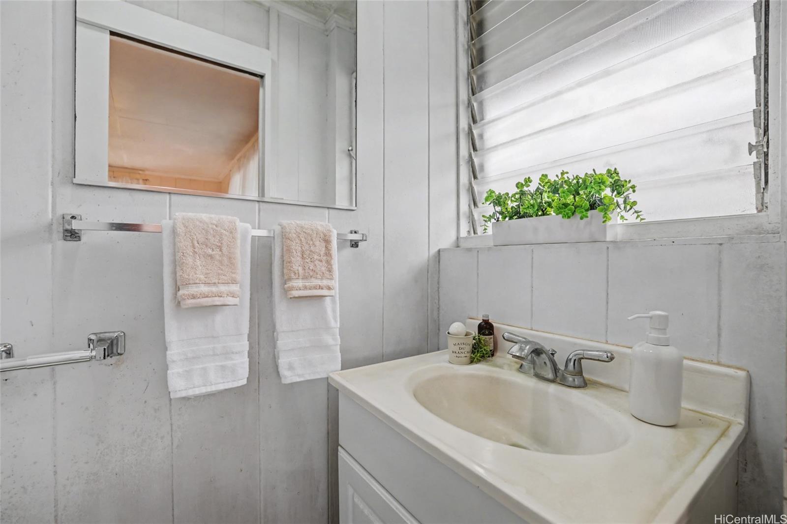 345  Iliwai Drive Wahiawa Area, Central home - photo 13 of 25