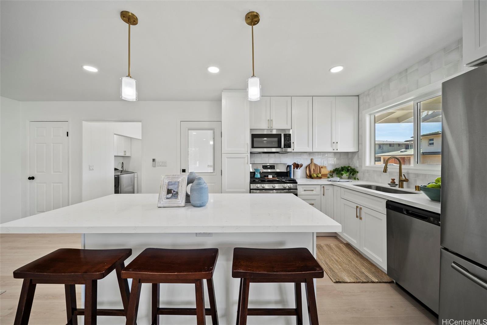 345  Kamala Loop Koko Head Terrace, Hawaii Kai home - photo 4 of 25