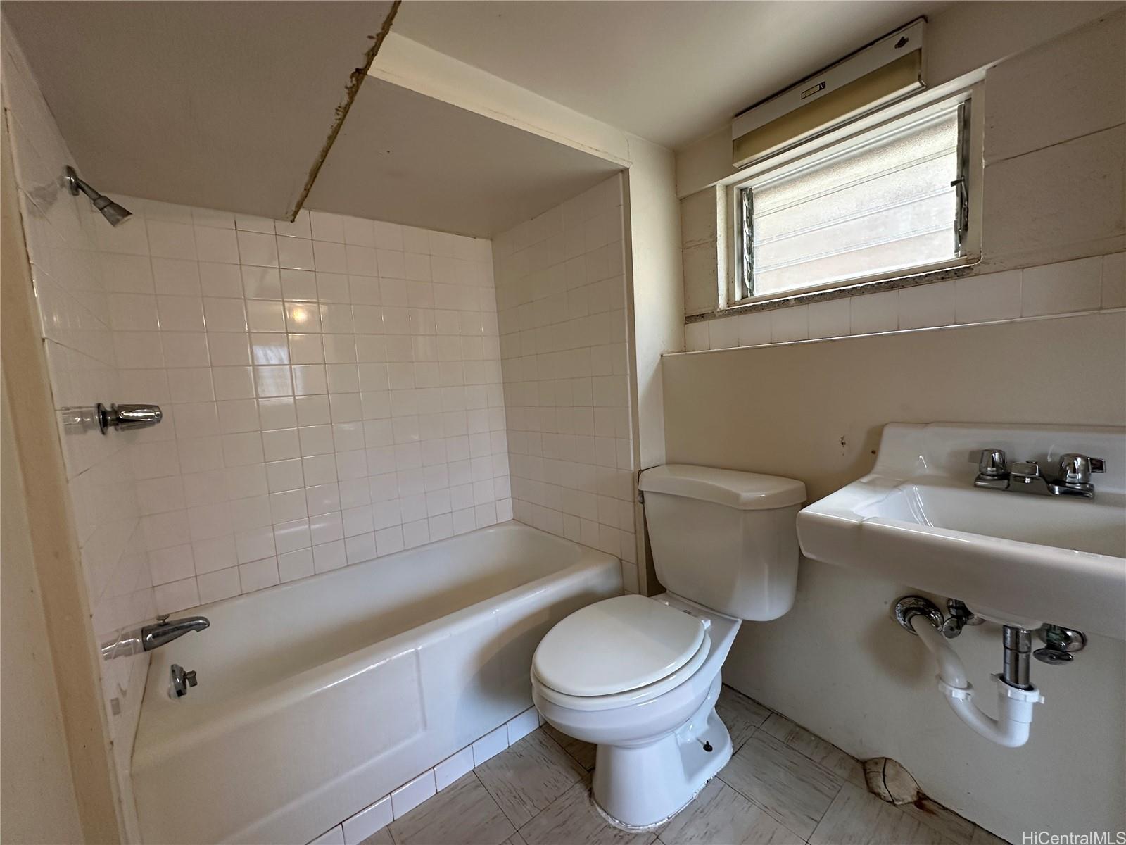 3451  Wela Street Kapahulu, Diamond Head home - photo 14 of 18