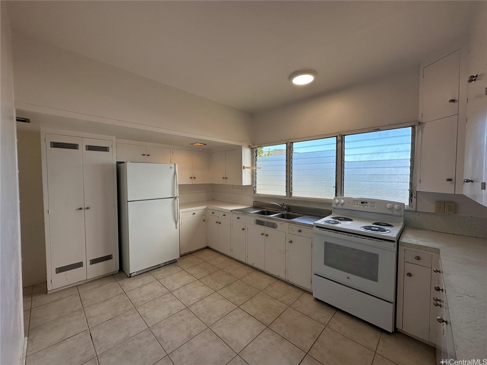 3451  Wela Street Kapahulu, Diamond Head home - photo 4 of 18