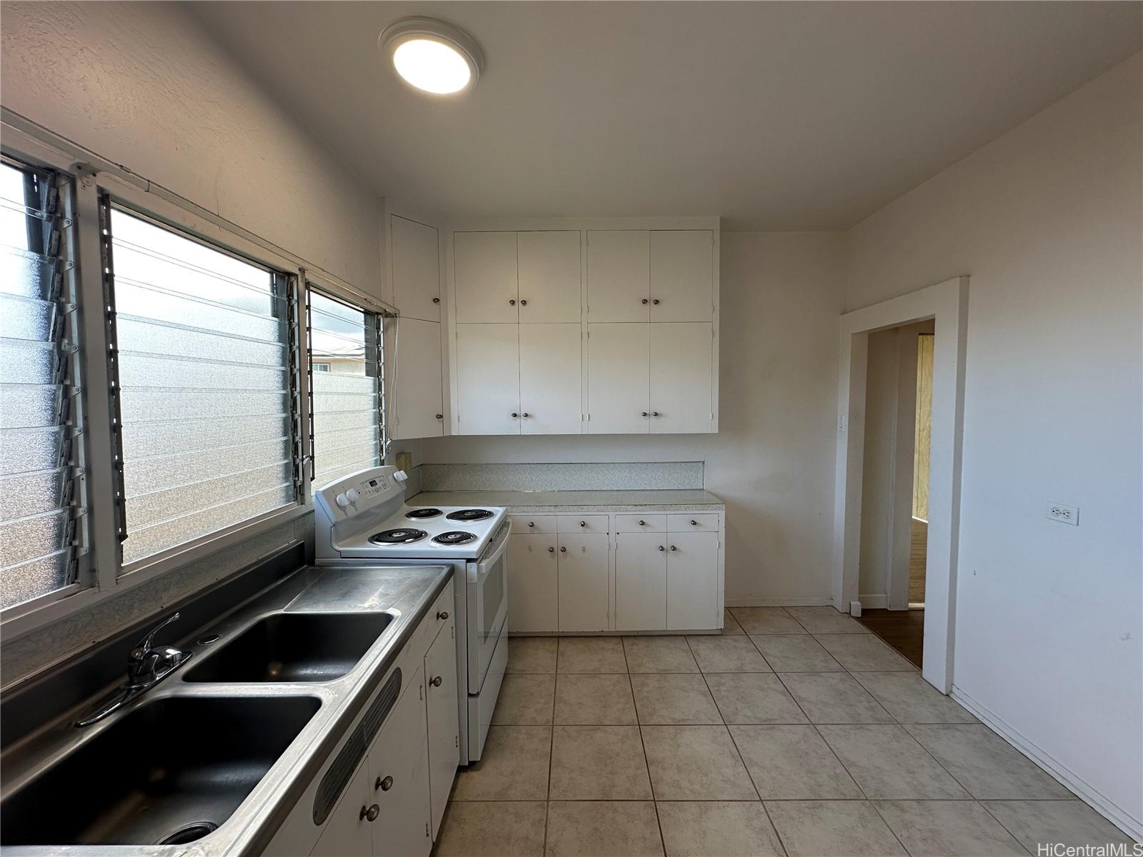 3451  Wela Street Kapahulu, Diamond Head home - photo 5 of 18