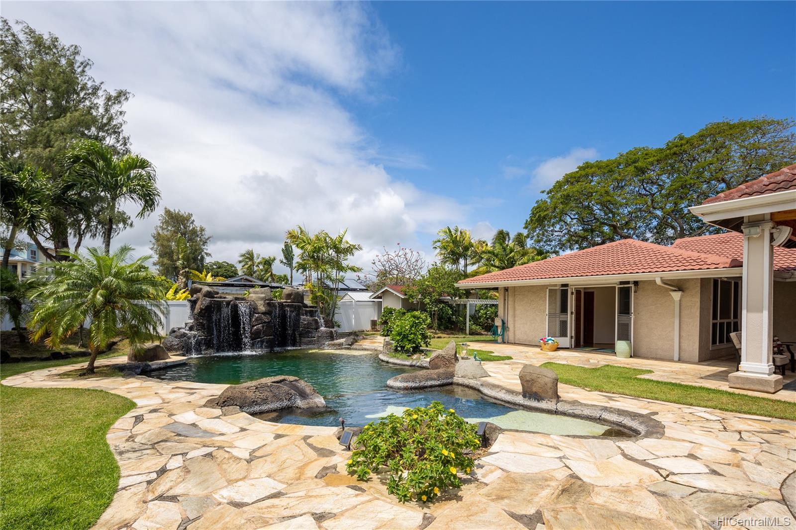 348 Kailua Road , Kailua, Hi 96734 home Kuulei Tract Kailua