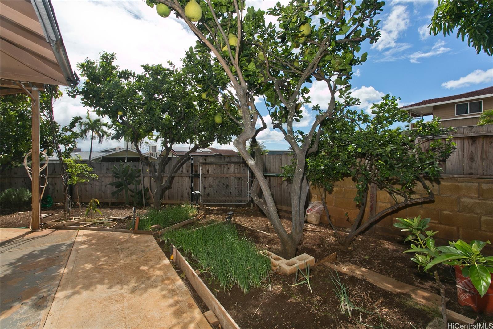 3481  Ala Akulikuli Street Salt Lake, Honolulu home - photo 20 of 22