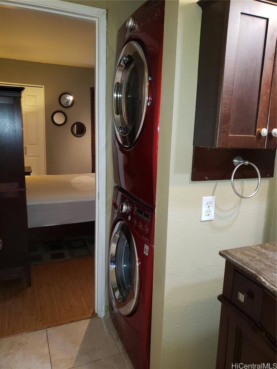 350 Mananai Pl Honolulu - Rental - photo 13 of 16