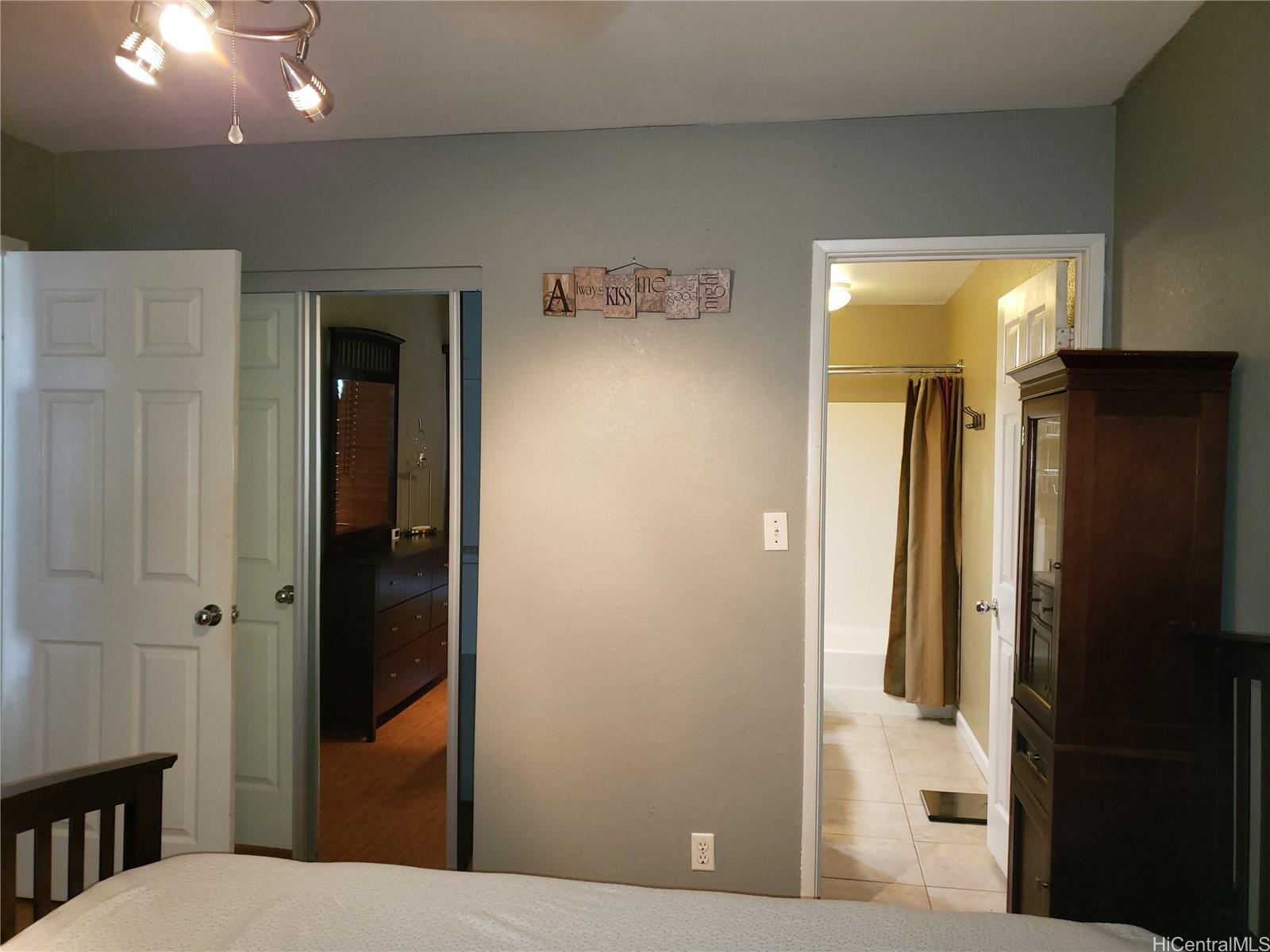 350 Mananai Pl Honolulu - Rental - photo 10 of 16