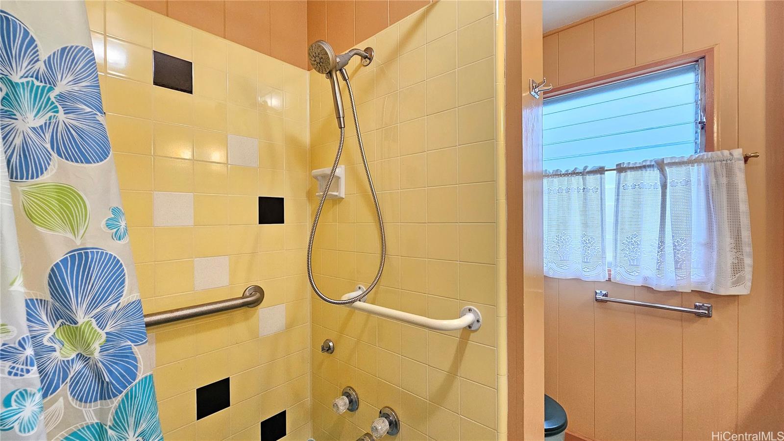 3537  Kumuwai Place Manoa-upper, Honolulu home - photo 19 of 25