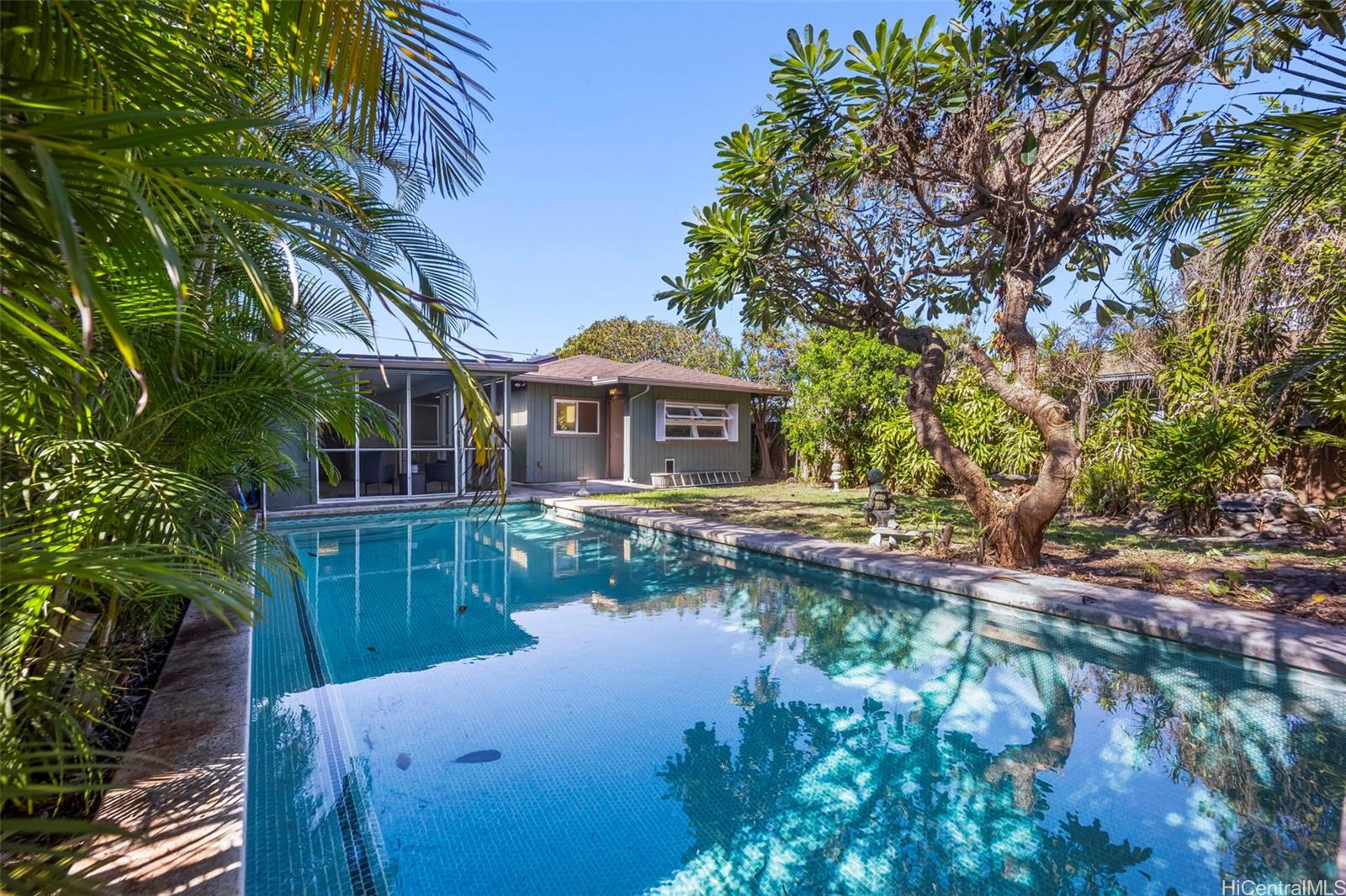 355  Hualani Street Coconut Grove, Kailua home - photo 2 of 18