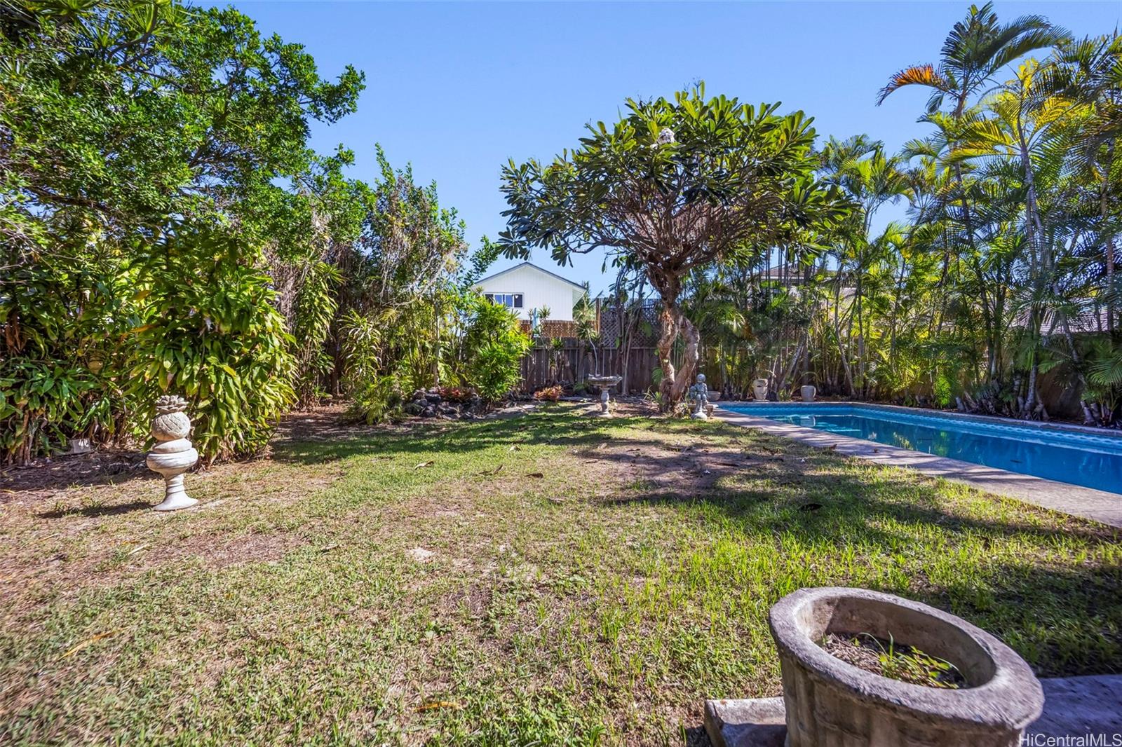355  Hualani Street Coconut Grove, Kailua home - photo 12 of 18