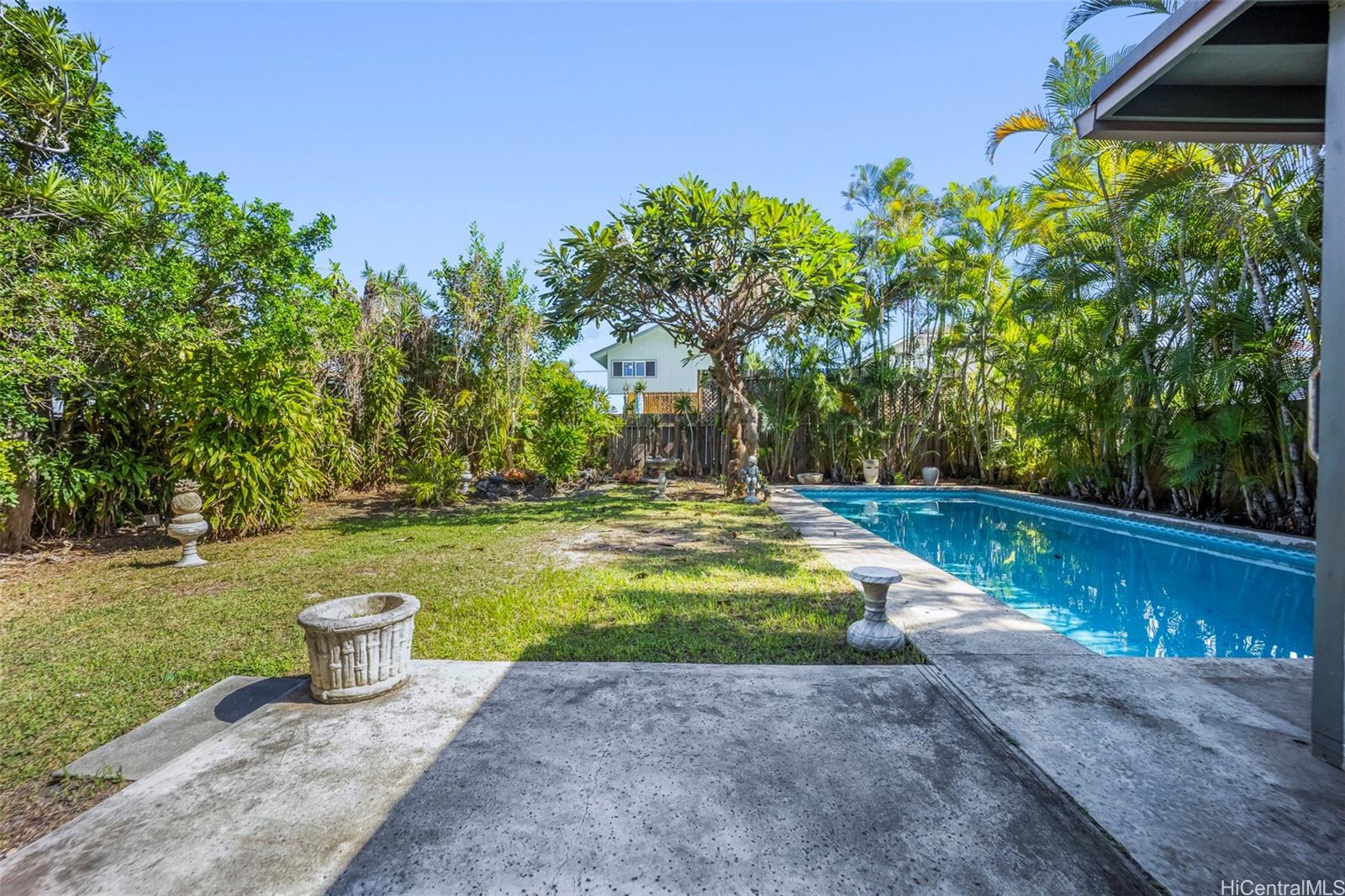 355  Hualani Street Coconut Grove, Kailua home - photo 13 of 18