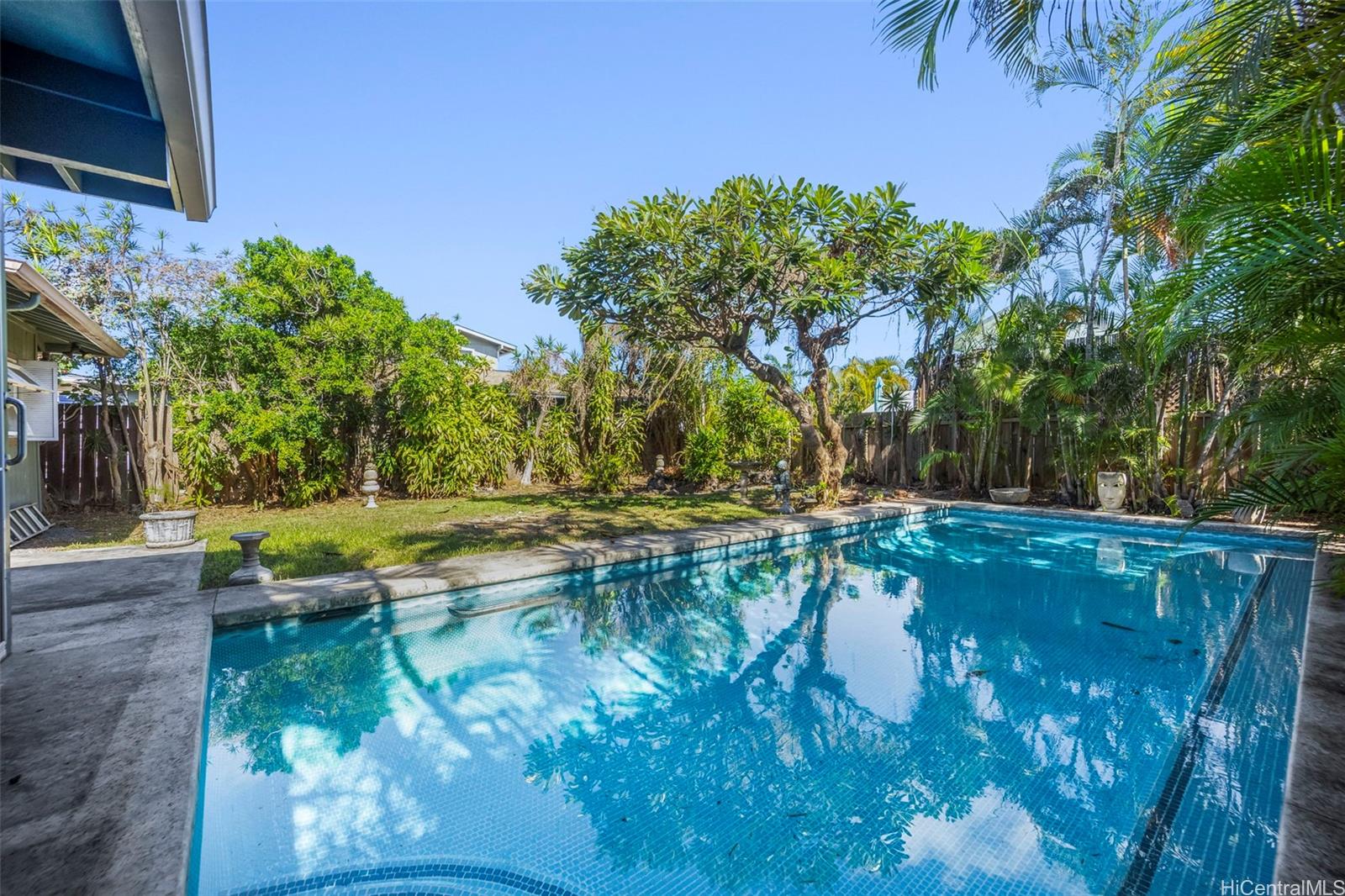 355  Hualani Street Coconut Grove, Kailua home - photo 14 of 18