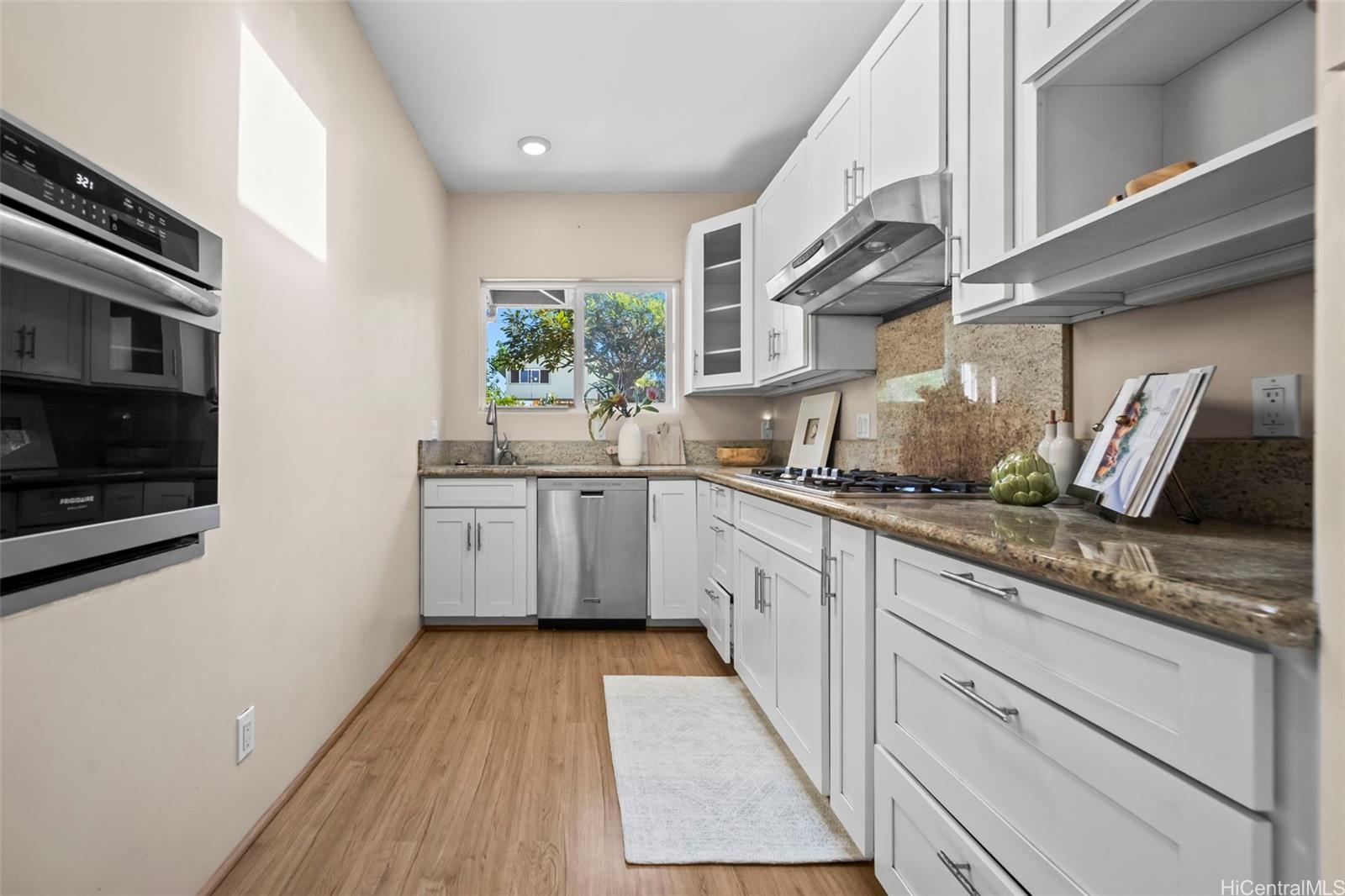 355  Hualani Street Coconut Grove, Kailua home - photo 6 of 18