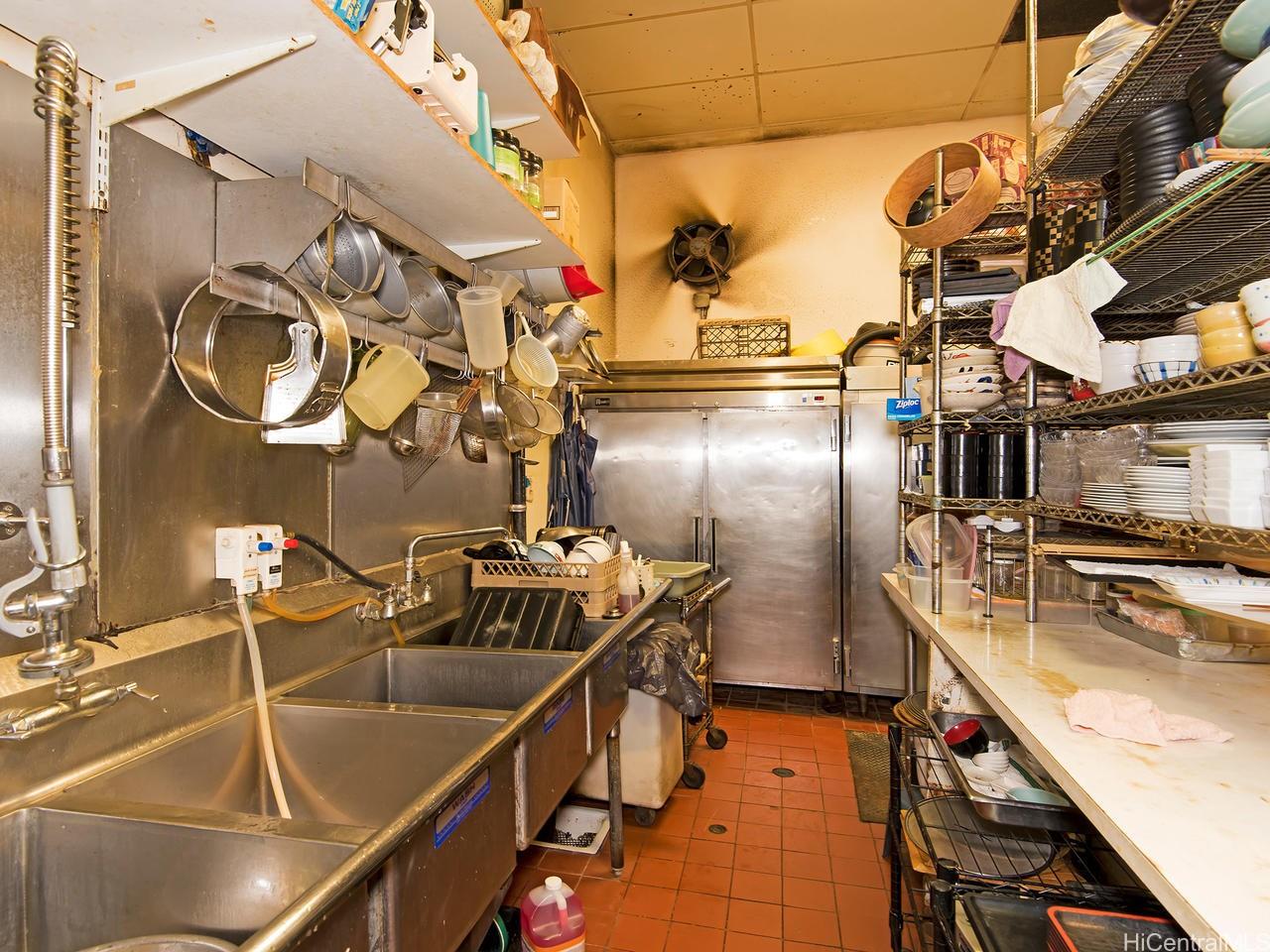 3565 Waialae Ave Kaimuki  - photo 9 of 12