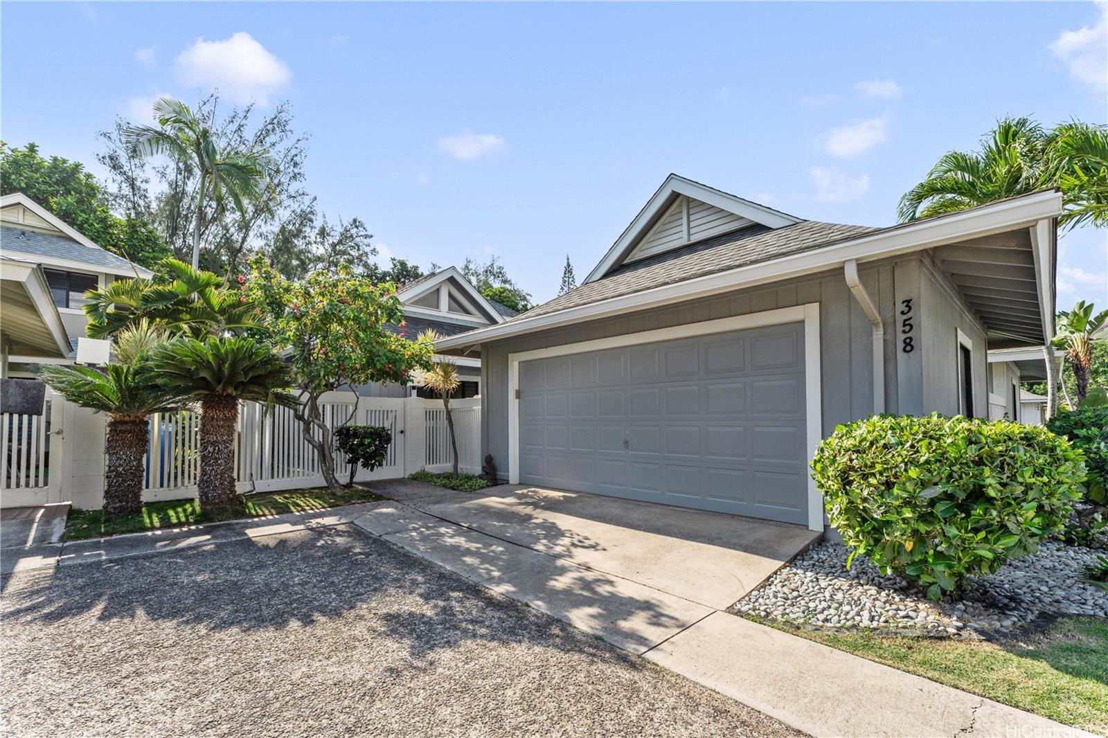 358  Kuanalu Place Laulima, Hawaii Kai home - photo 2 of 23