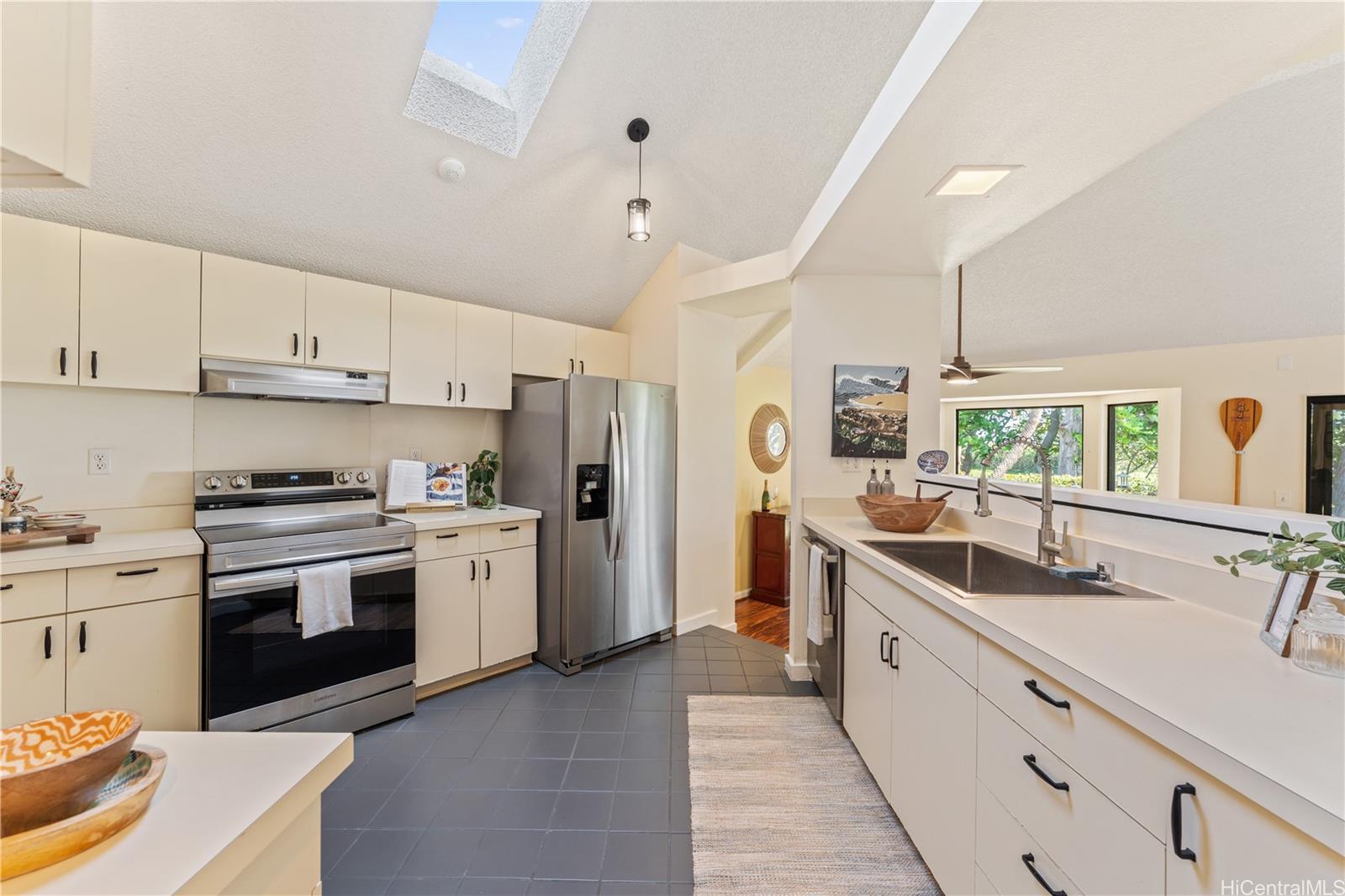 358  Kuanalu Place Laulima, Hawaii Kai home - photo 11 of 23