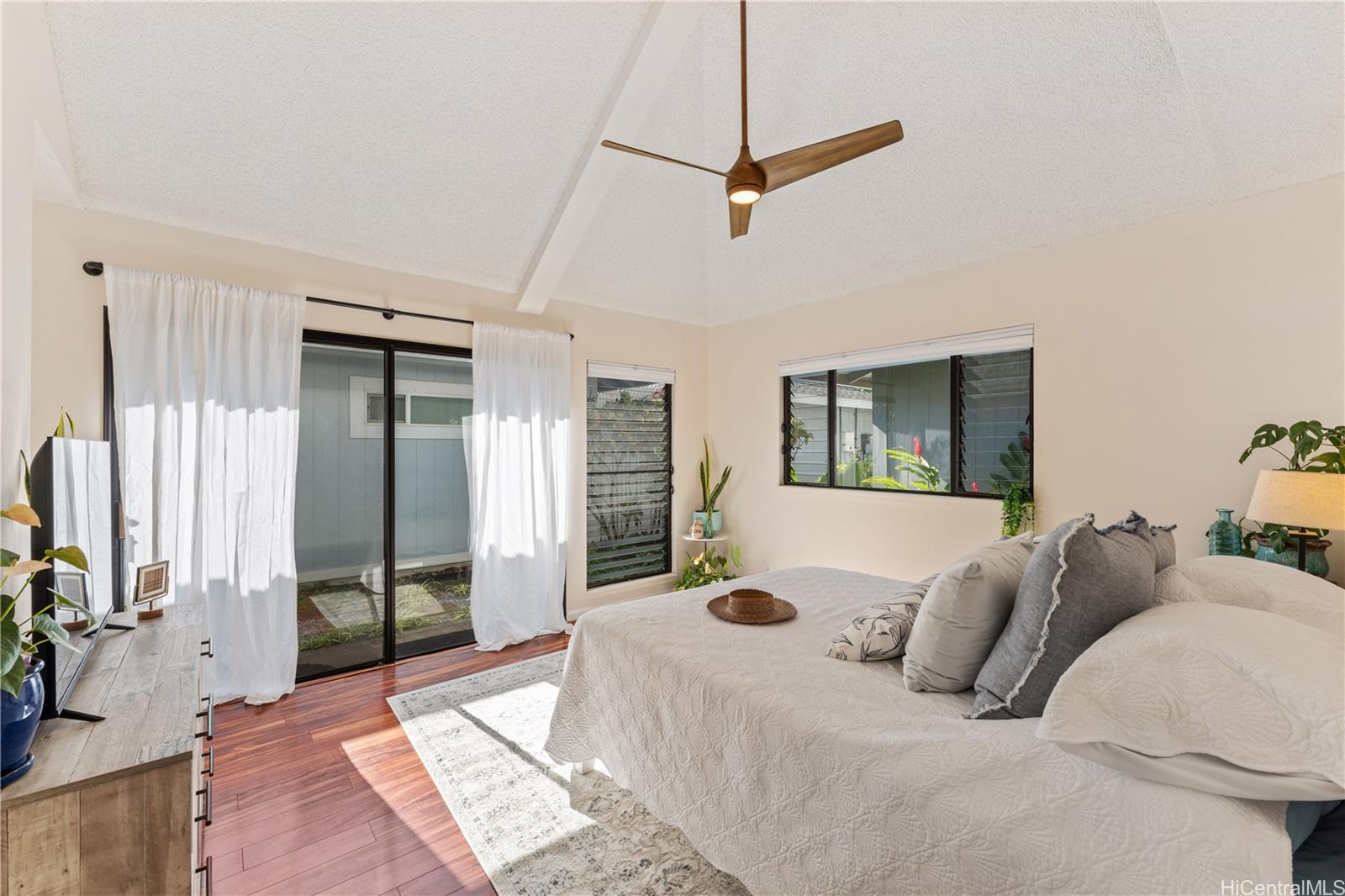 358  Kuanalu Place Laulima, Hawaii Kai home - photo 17 of 23