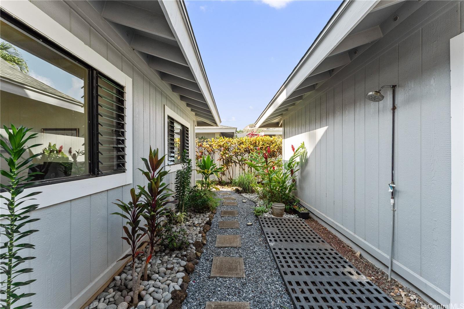 358  Kuanalu Place Laulima, Hawaii Kai home - photo 20 of 23