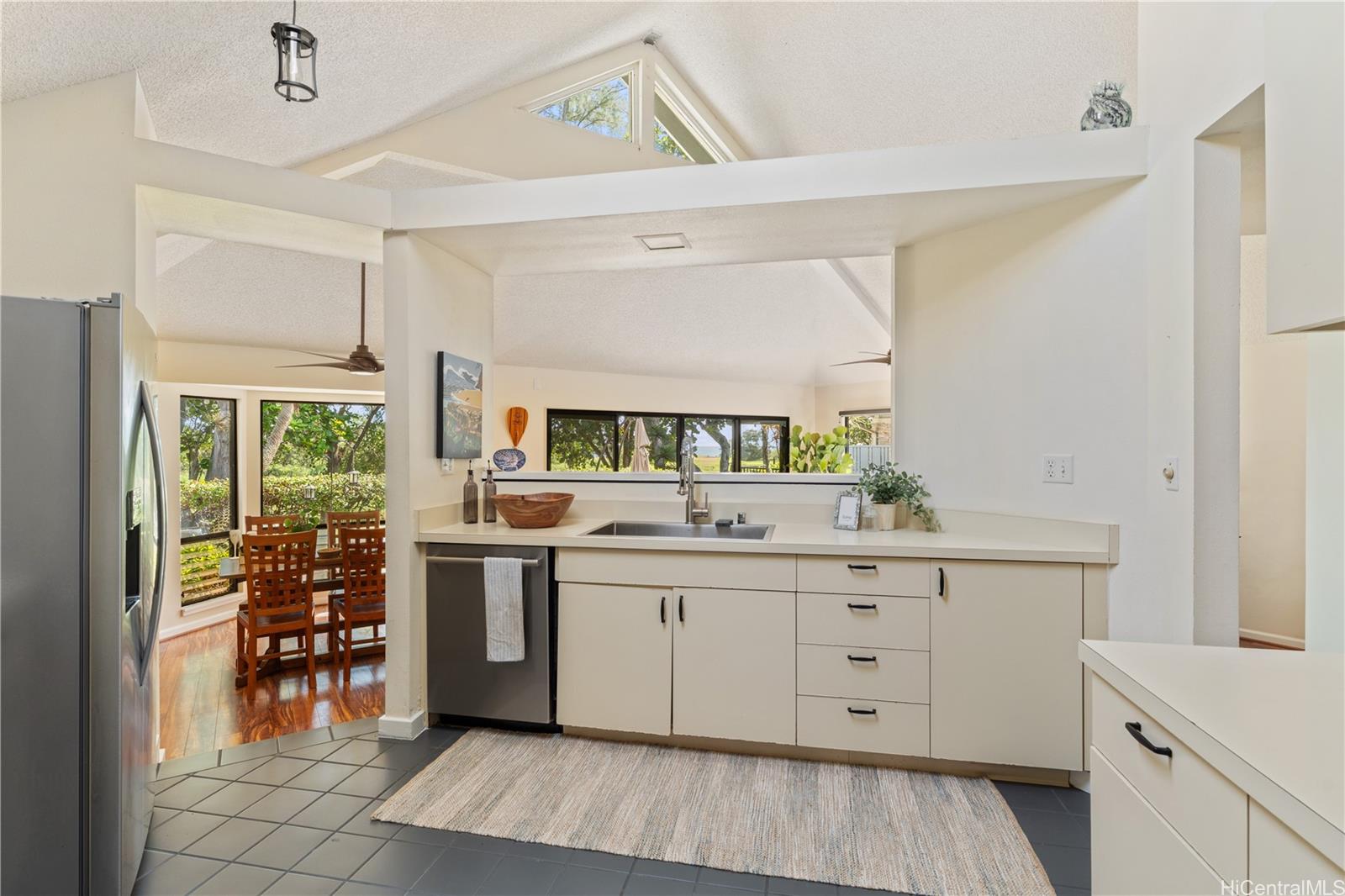 358  Kuanalu Place Laulima, Hawaii Kai home - photo 10 of 23