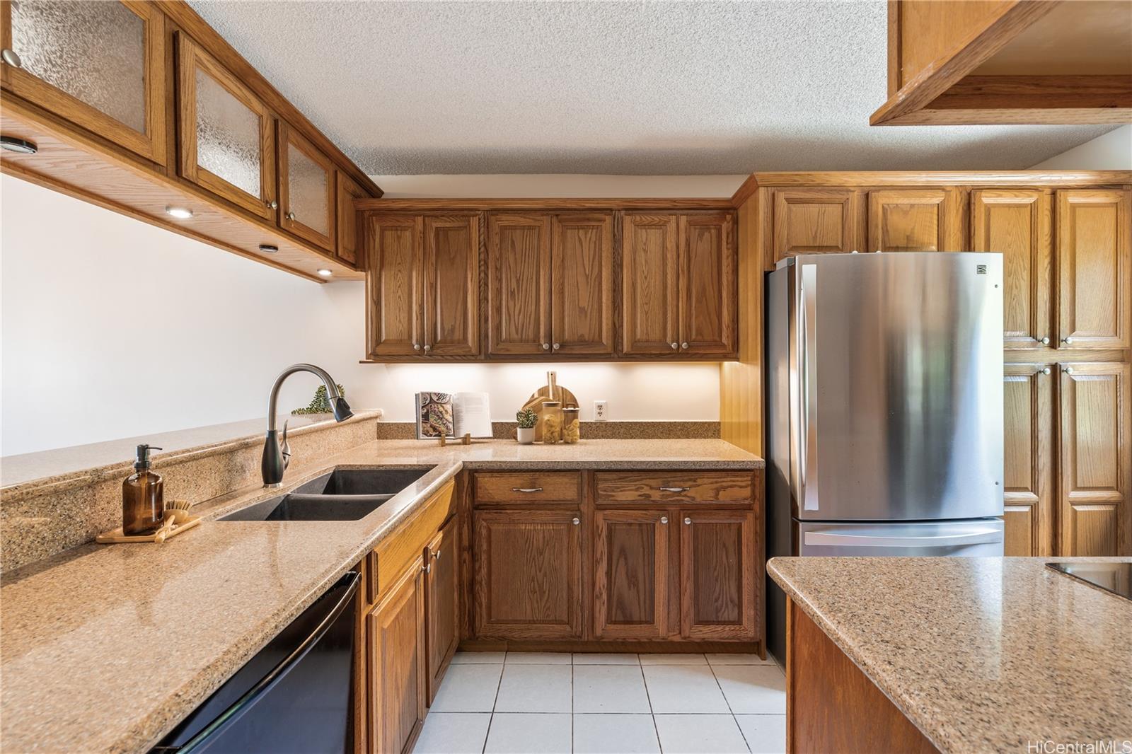 Bluestone condo # 704, Kailua, Hawaii - photo 3 of 23