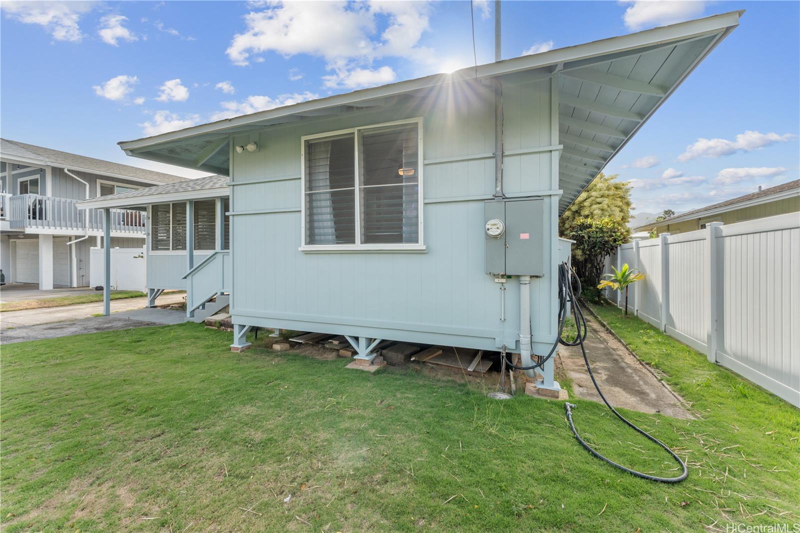 360  Hualani Street Coconut Grove, Kailua home - photo 2 of 25