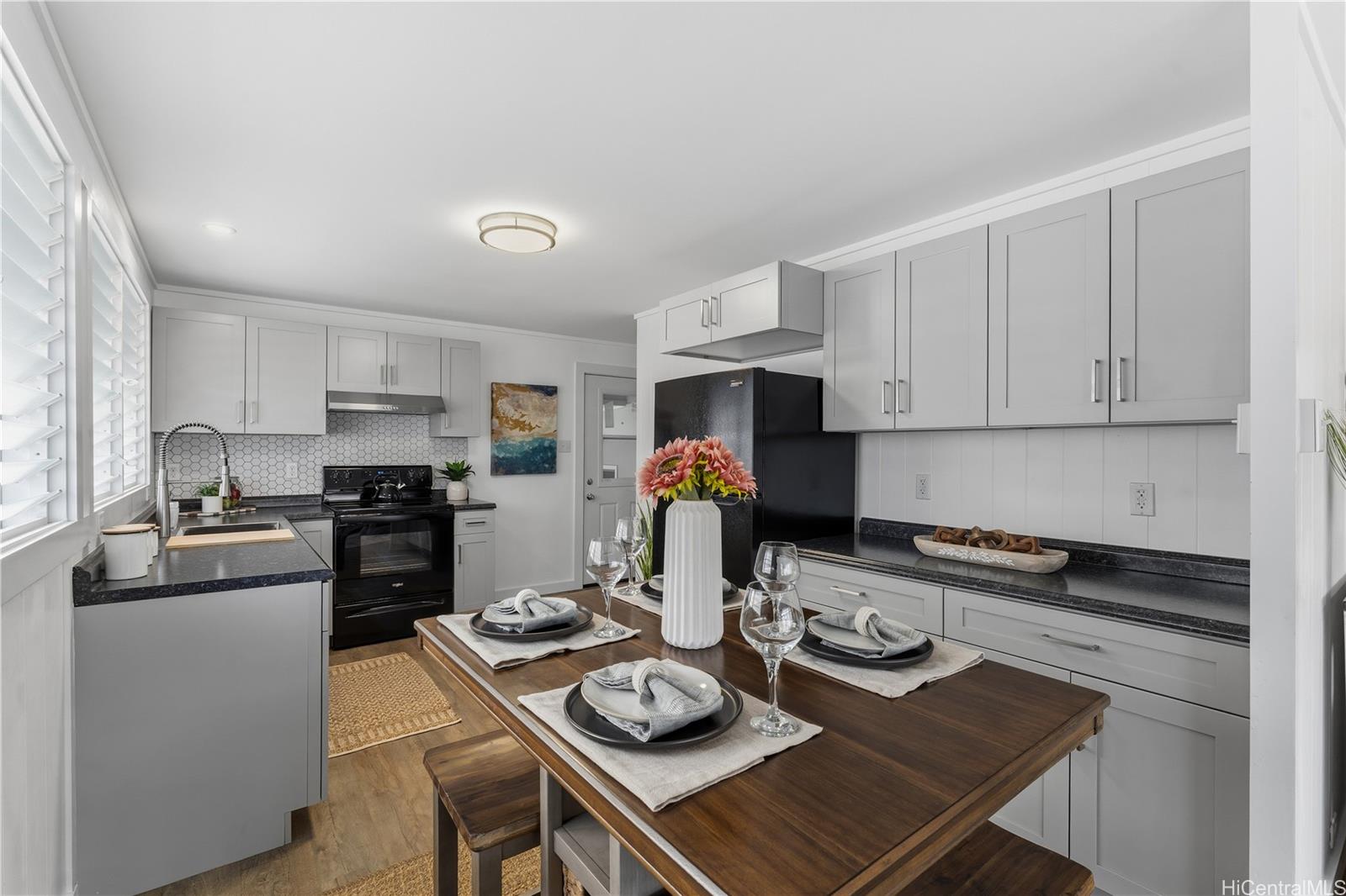 360  Hualani Street Coconut Grove, Kailua home - photo 8 of 25