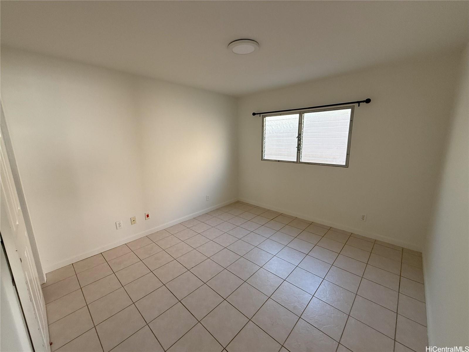 3632 Salt Lake Blvd Honolulu - Rental - photo 3 of 7
