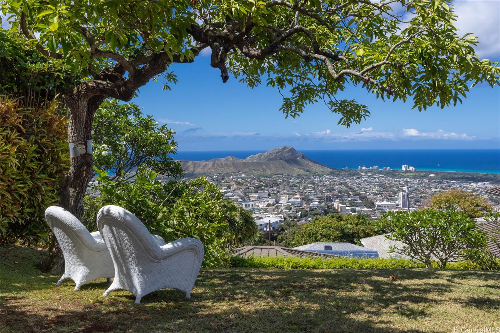 3637  Nihipali Place Maunalani Heights, Diamond Head home - photo 2 of 23
