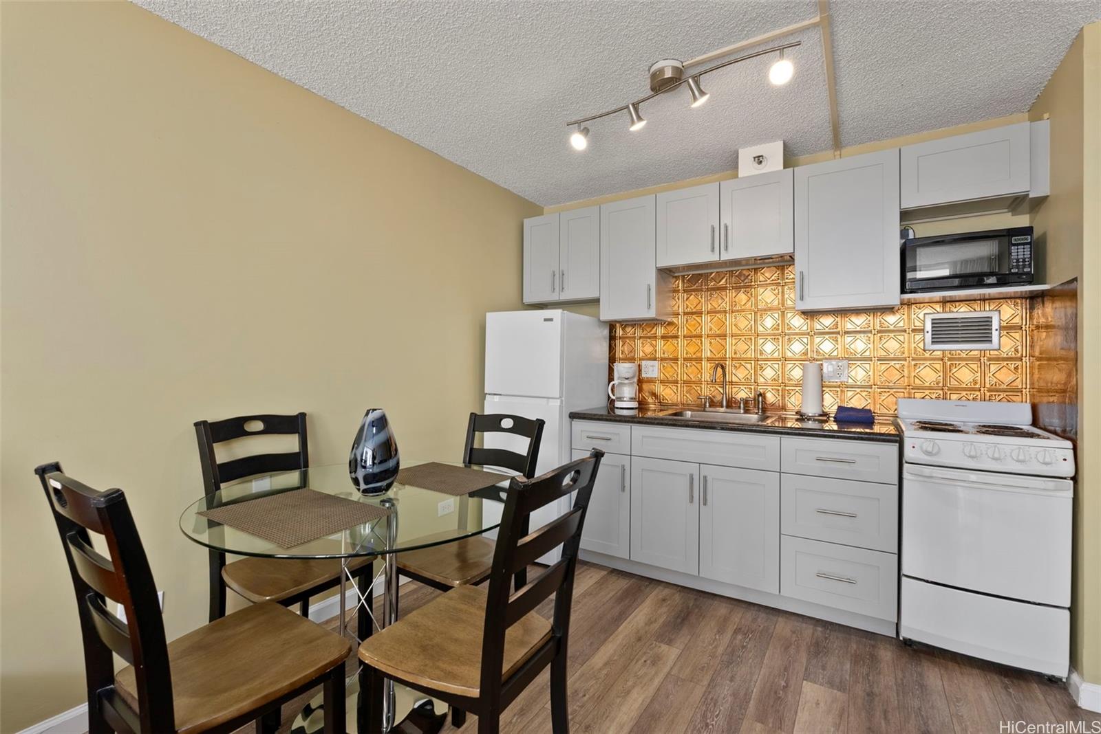 Marine Surf Waikiki condo # 509, Honolulu, Hawaii - photo 6 of 21