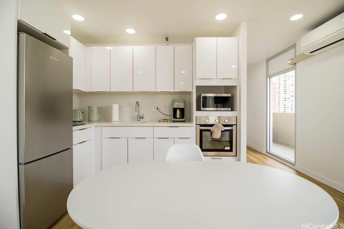 Marine Surf Waikiki condo # 901, Honolulu, Hawaii - photo 10 of 15