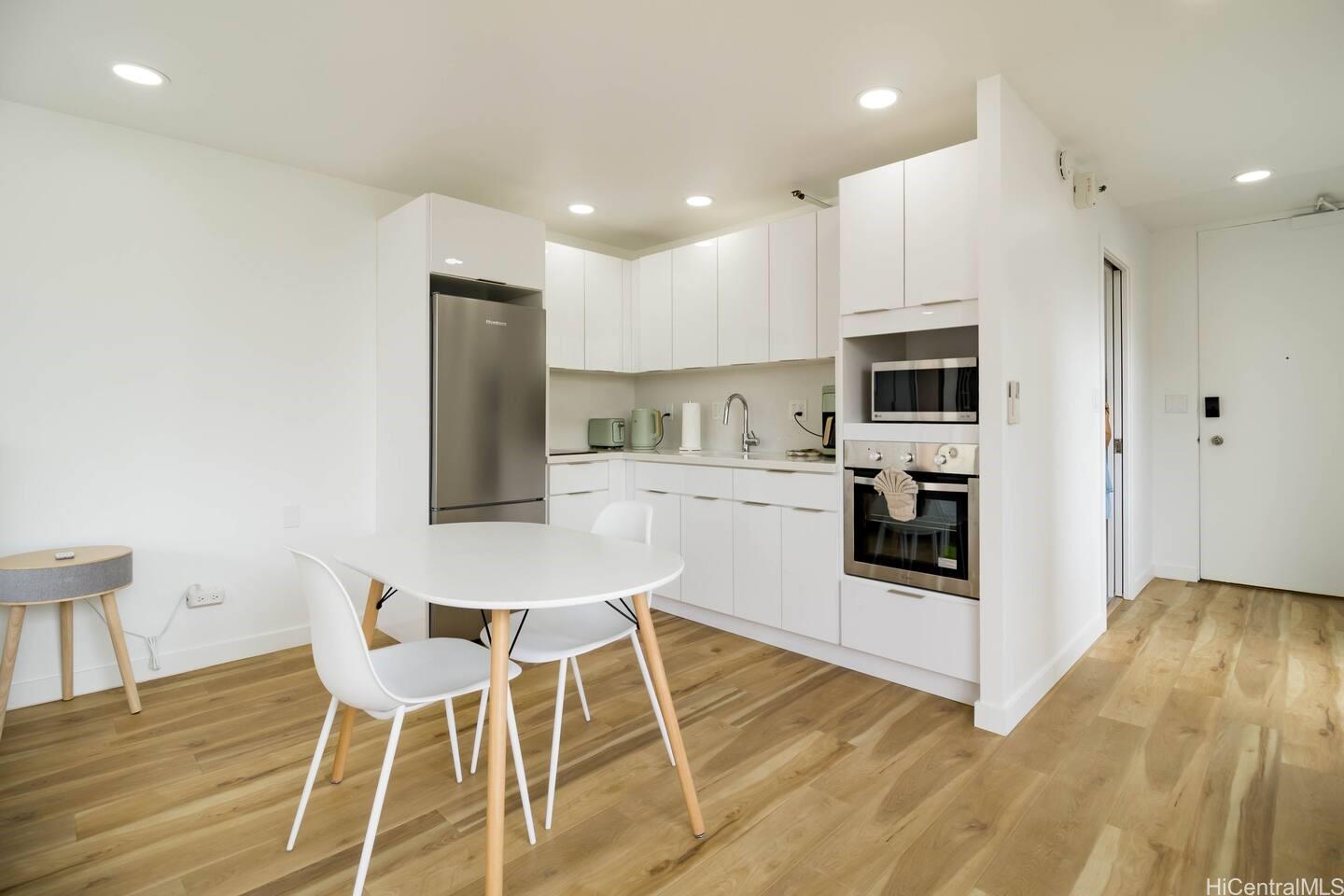 Marine Surf Waikiki condo # 901, Honolulu, Hawaii - photo 6 of 15