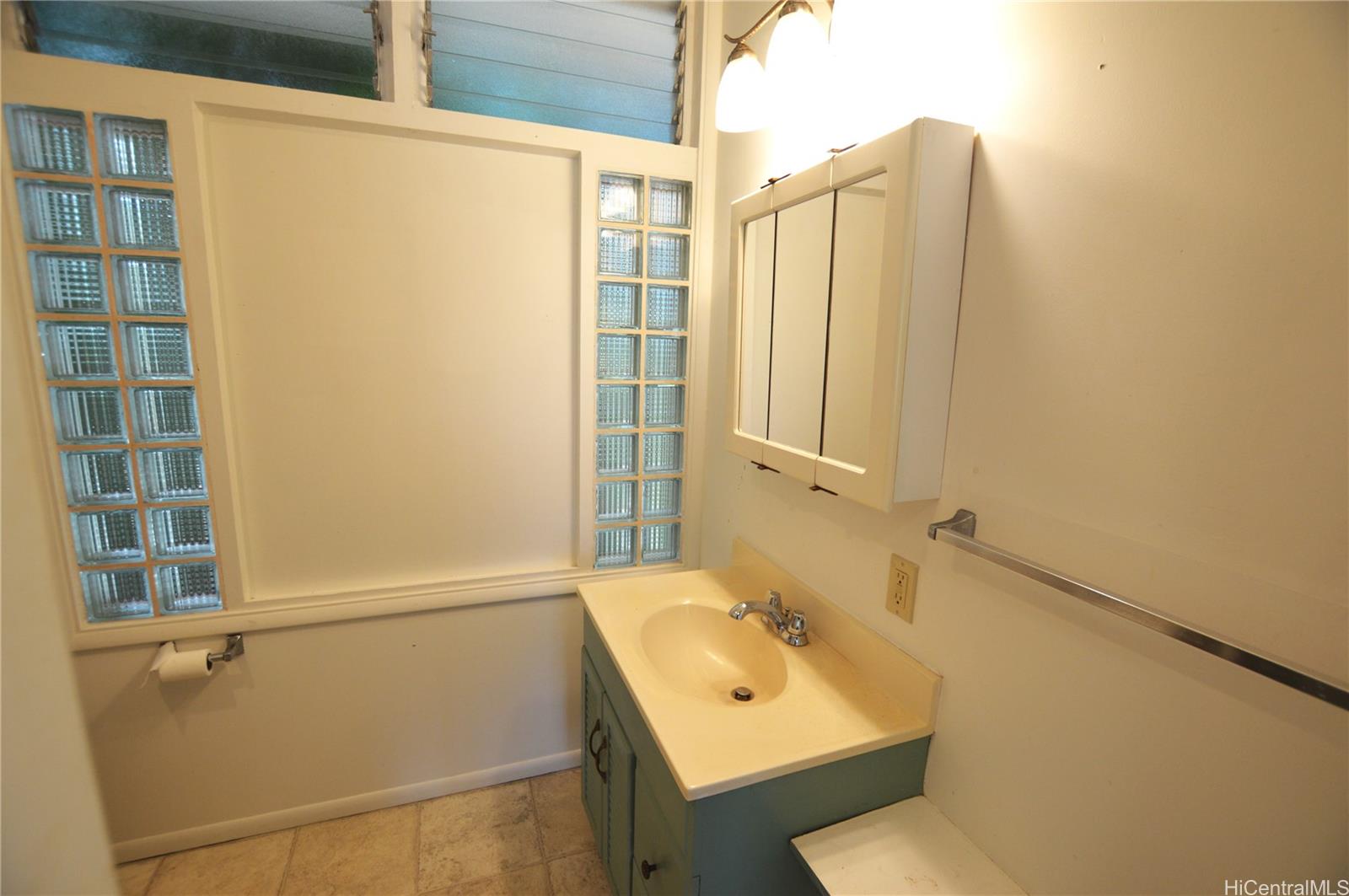 3649 Kawelolani Pl Honolulu - Rental - photo 5 of 12