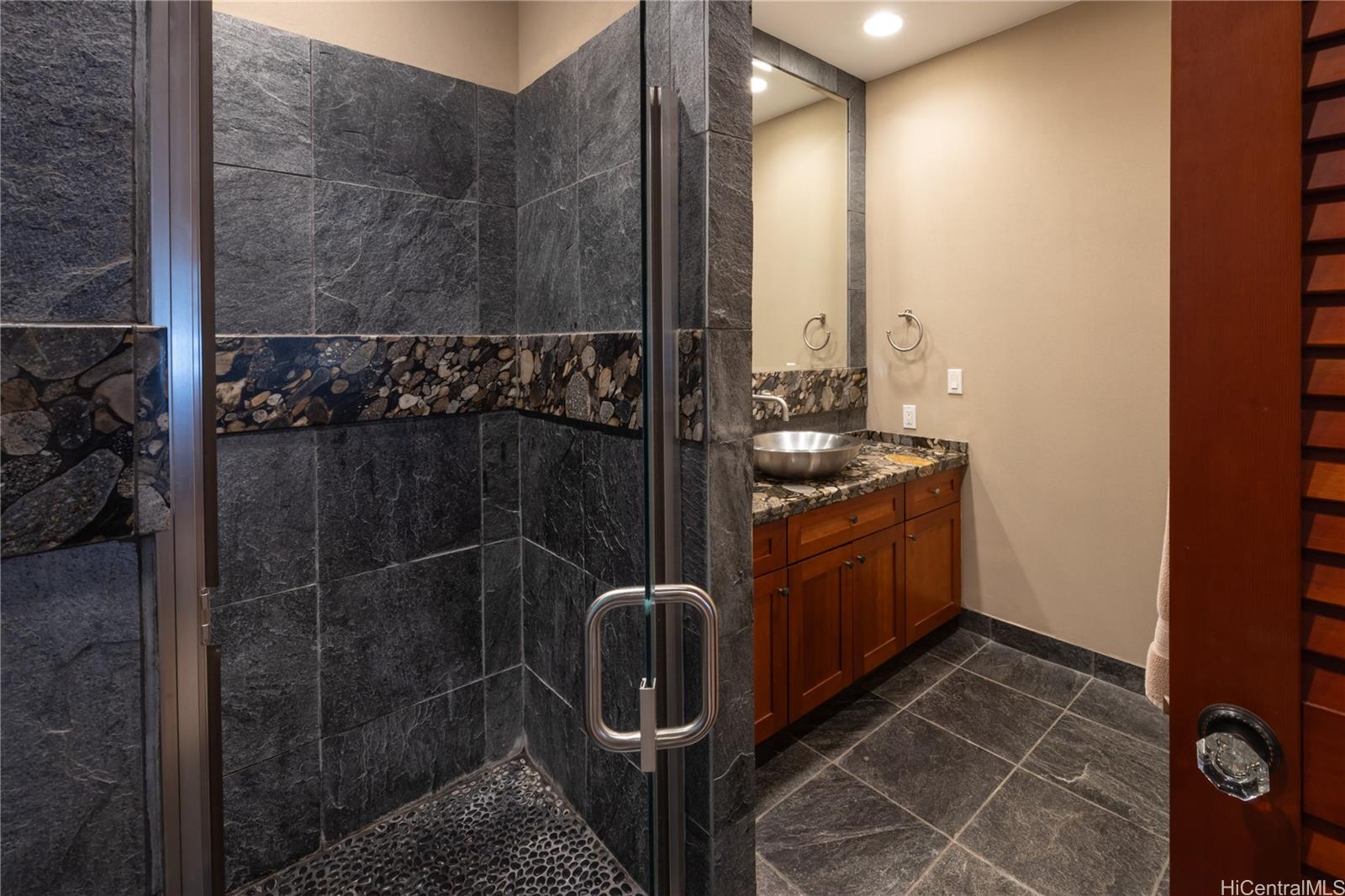 365  Portlock Rd Portlock, Hawaii Kai home - photo 16 of 25