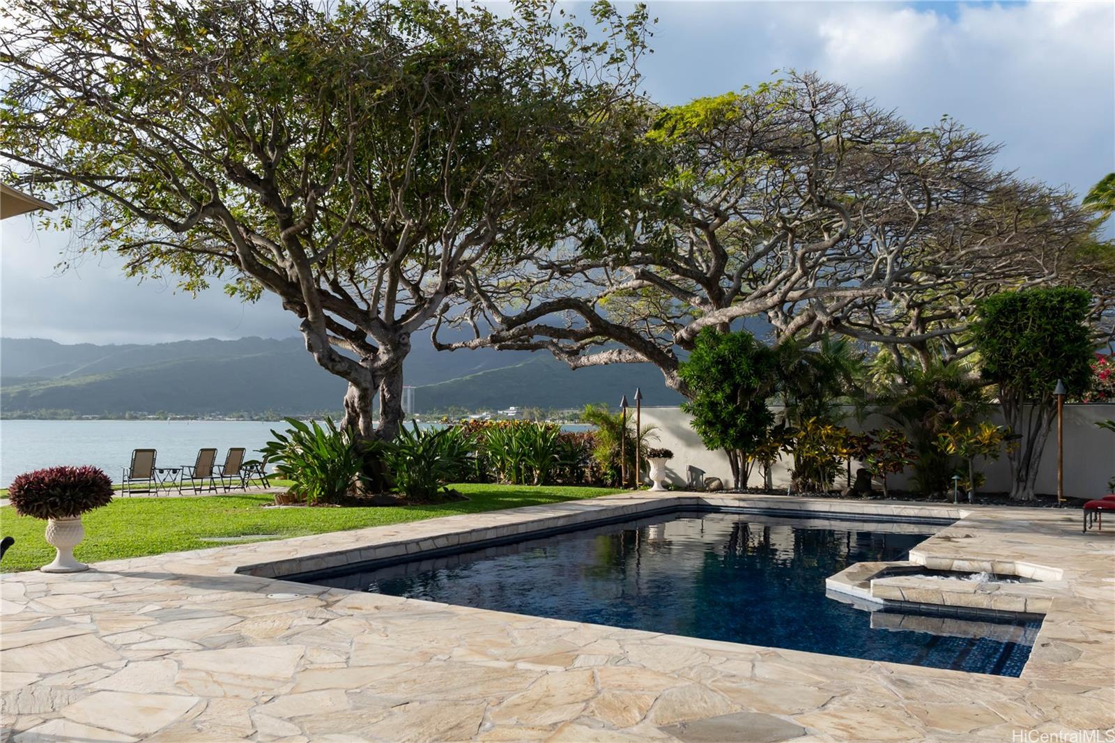 365  Portlock Rd Portlock, Hawaii Kai home - photo 18 of 25