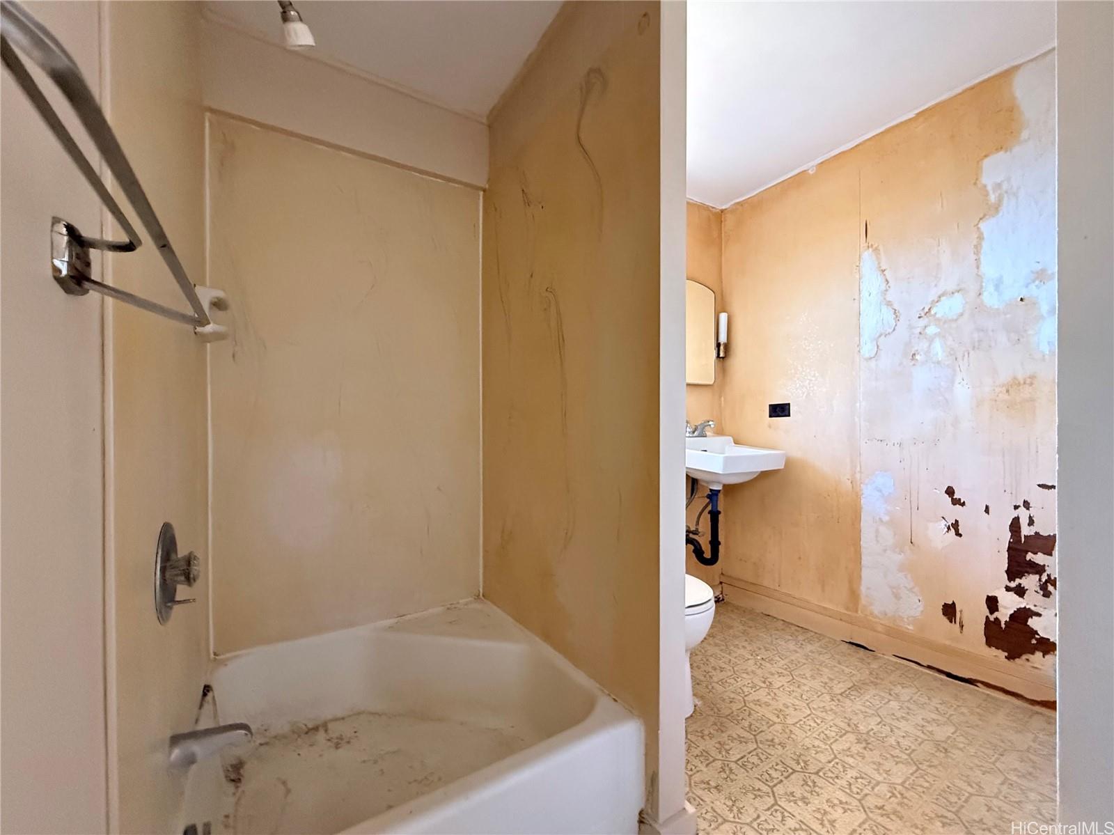 3655  Nihipali Pl Maunalani Heights, Diamond Head home - photo 19 of 25