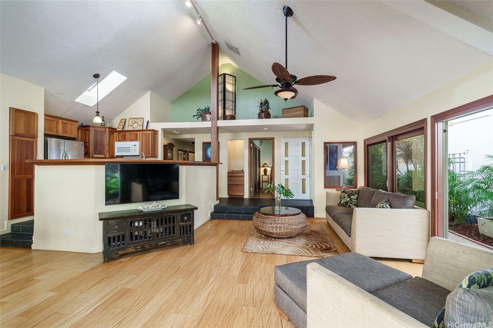 367  Kuanalu Place Laulima, Hawaii Kai home - photo 4 of 23