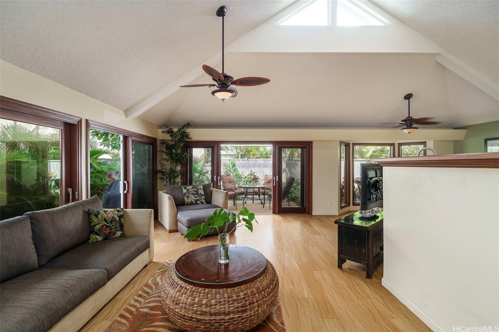 367  Kuanalu Place Laulima, Hawaii Kai home - photo 5 of 23