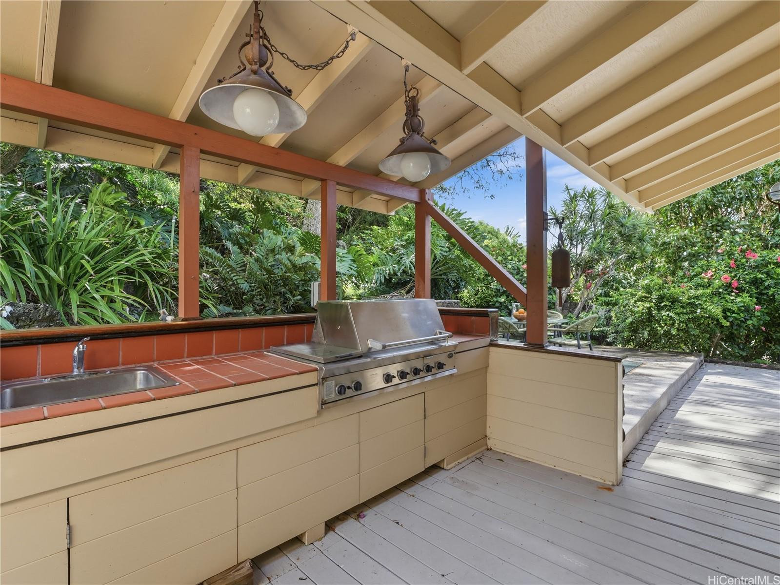 367  Mamaki Street Niu Valley, Diamond Head home - photo 22 of 25