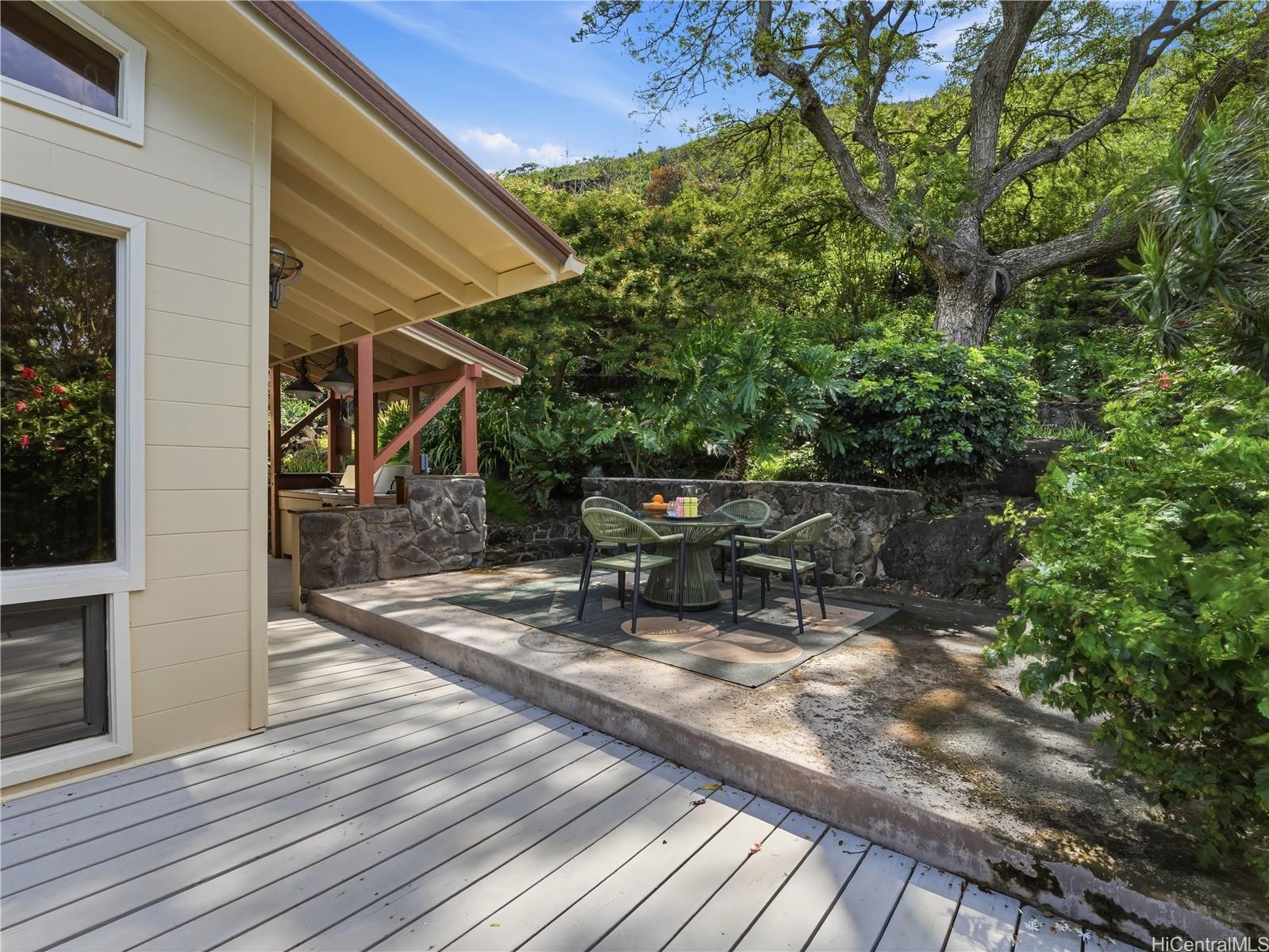 367  Mamaki Street Niu Valley, Diamond Head home - photo 23 of 25