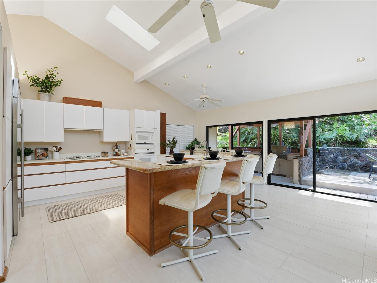 367  Mamaki Street Niu Valley, Diamond Head home - photo 7 of 25