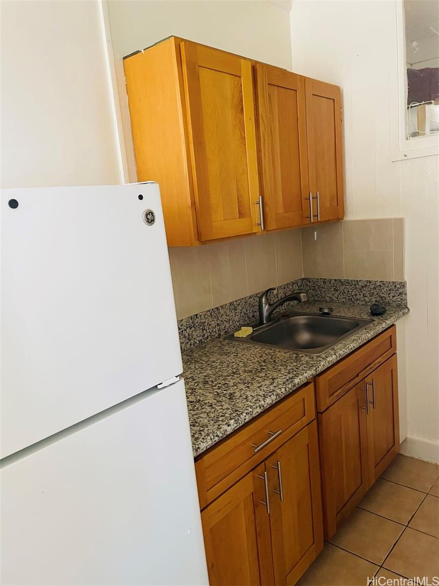 37 Kauila St Honolulu - Multi-family - photo 4 of 9