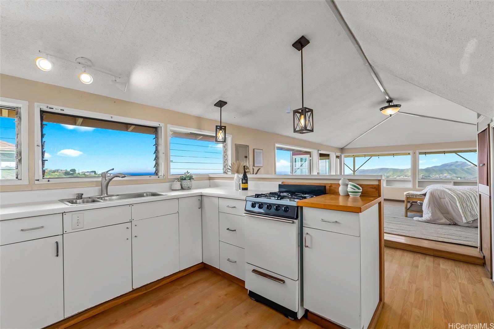 3735  Manini Way Wilhelmina, Diamond Head home - photo 12 of 22