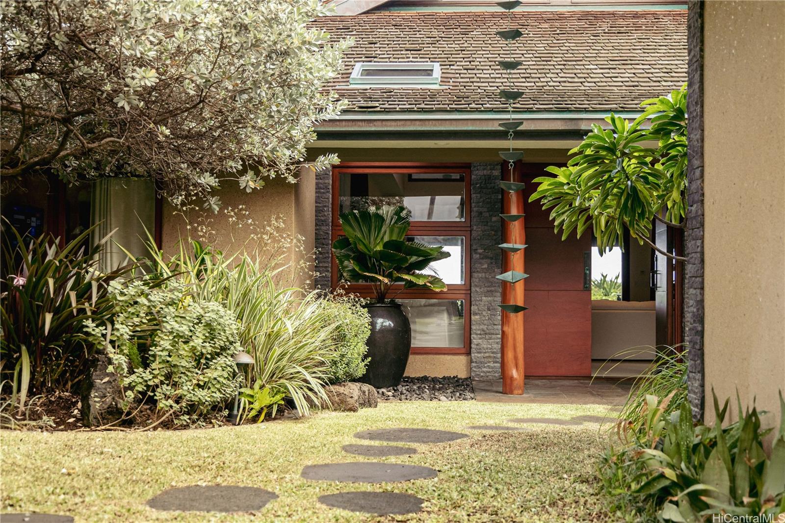 376  Dune Circle Beachside, Kailua home - photo 4 of 25