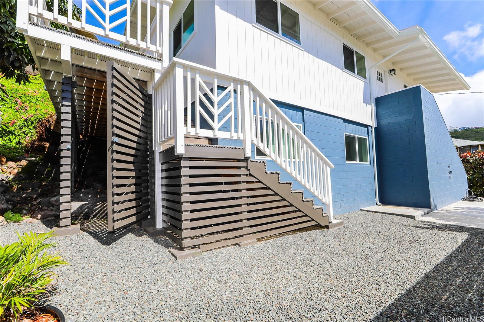 3782  Claudine Street Wilhelmina, Diamond Head home - photo 2 of 15