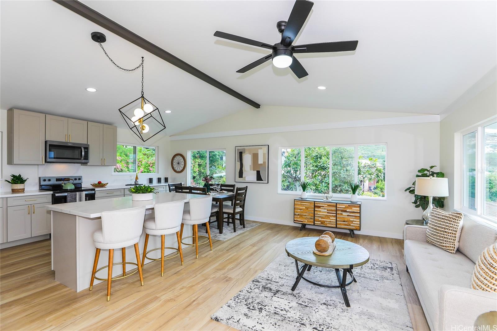 3782  Claudine Street Wilhelmina, Diamond Head home - photo 4 of 15