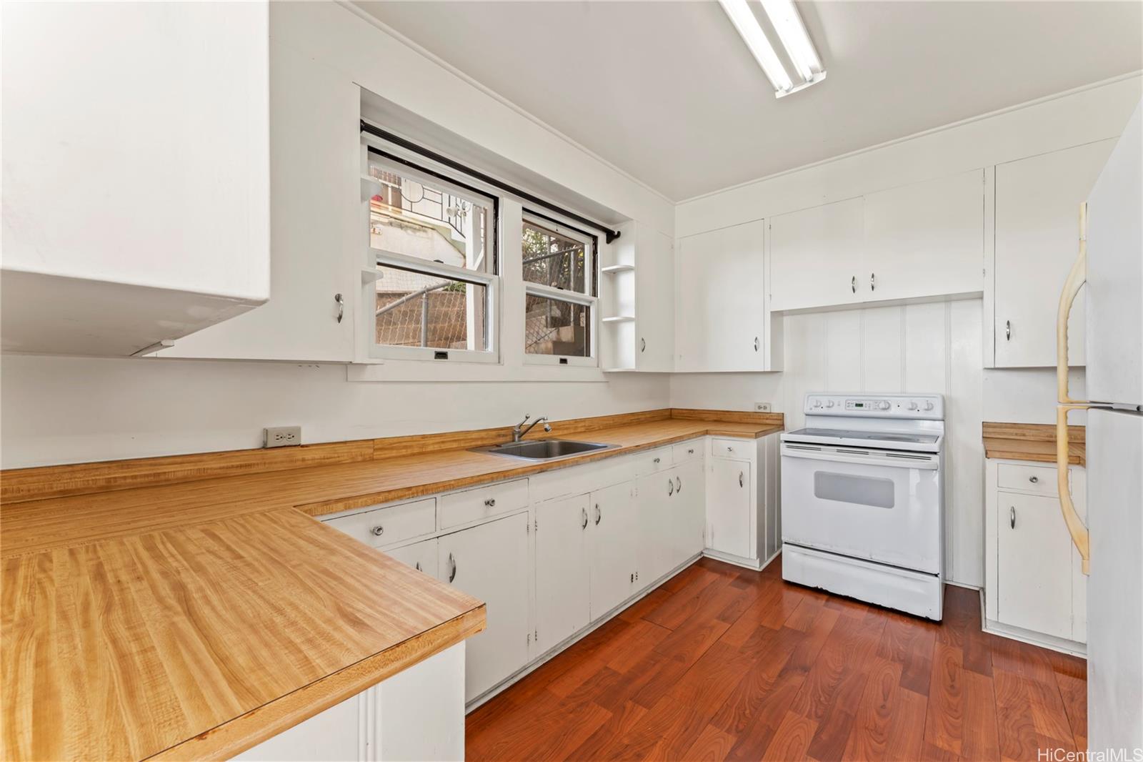 3791  Anuhea St Wilhelmina, Diamond Head home - photo 13 of 25