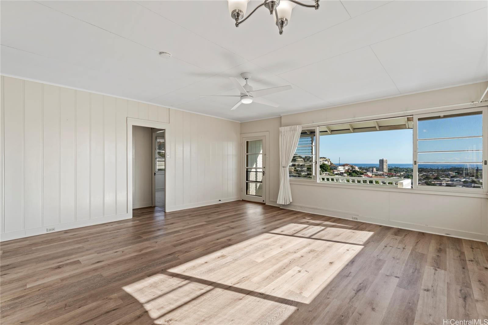 3791  Anuhea St Wilhelmina, Diamond Head home - photo 3 of 25