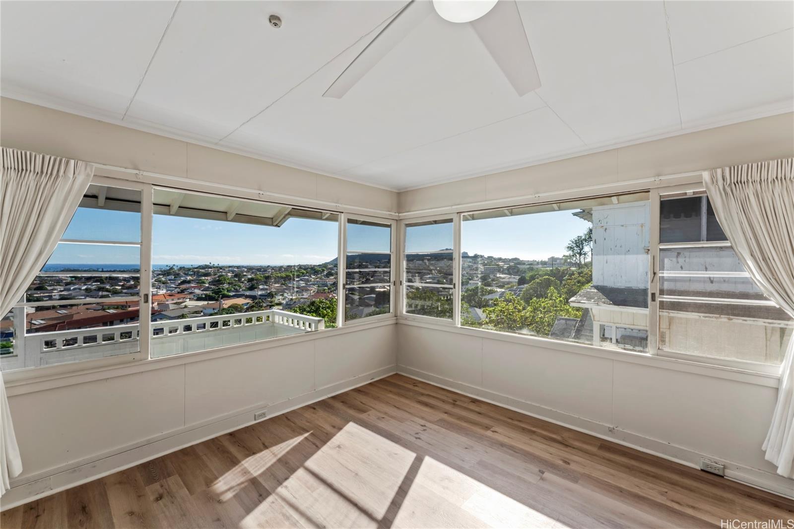 3791  Anuhea St Wilhelmina, Diamond Head home - photo 4 of 25