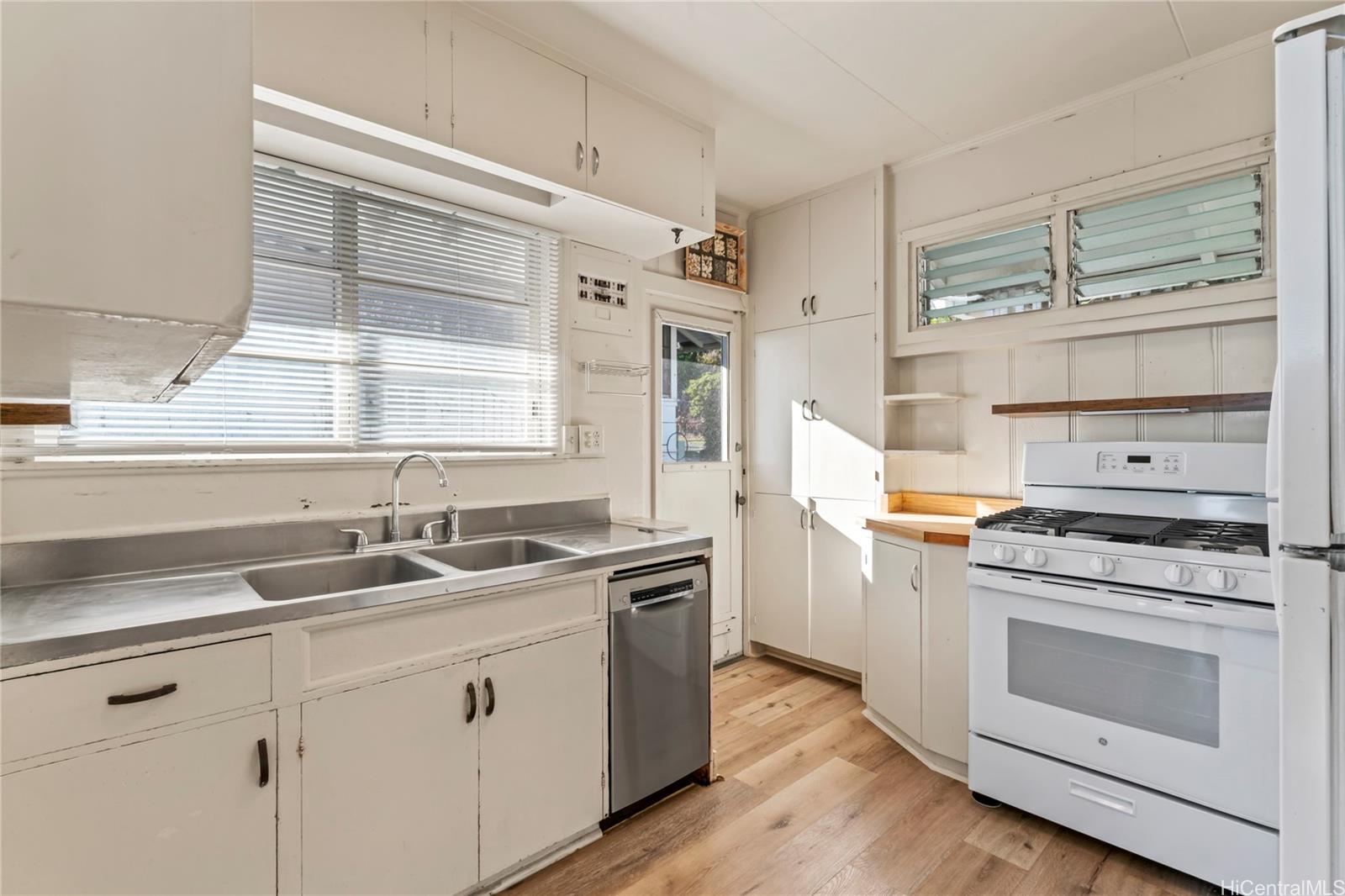 3791  Anuhea St Wilhelmina, Diamond Head home - photo 6 of 25