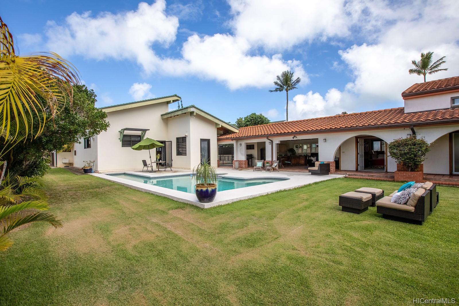 381 Auwinala Road , Kailua, Hi 96734 Kailua Estates