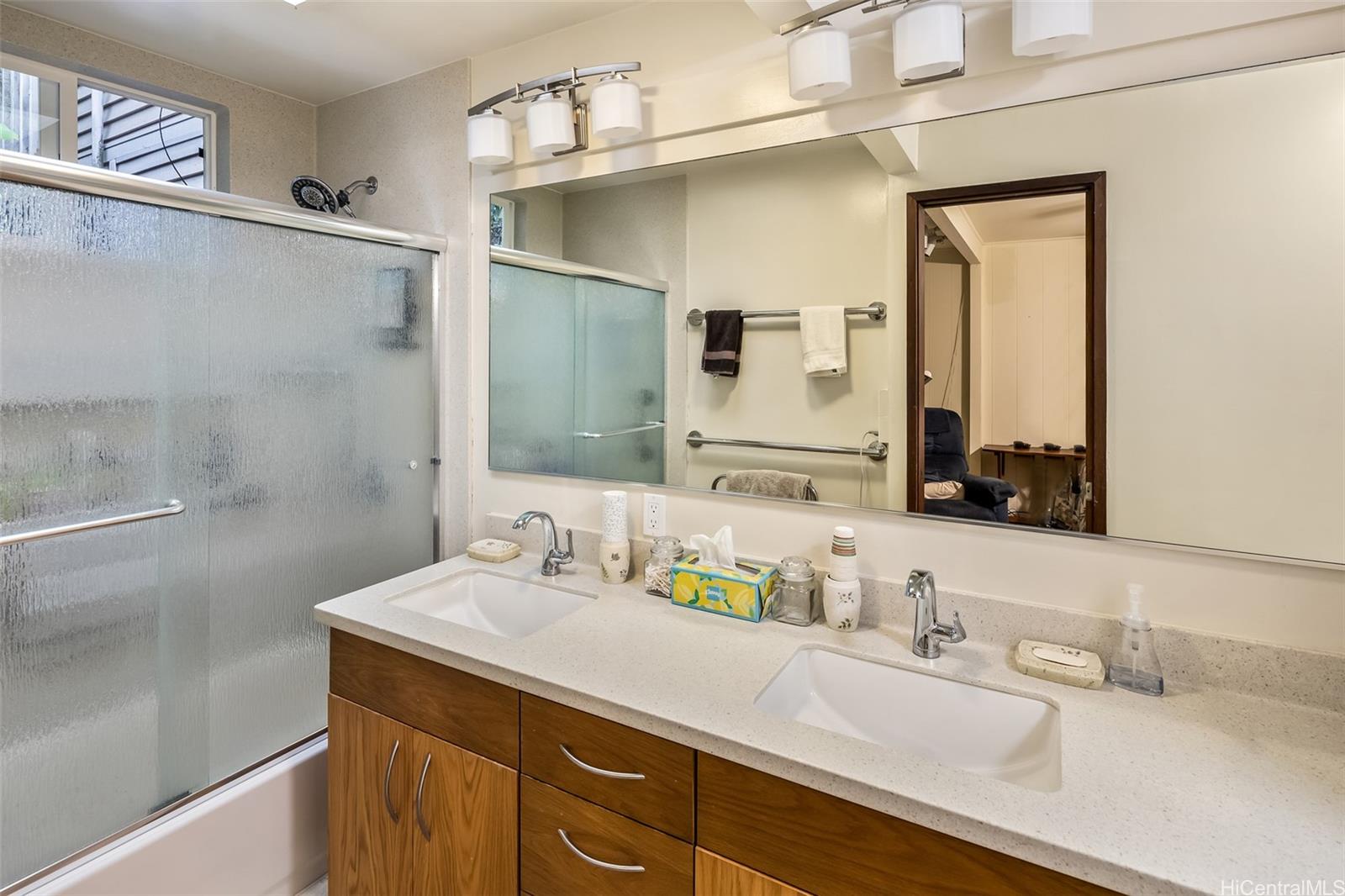 381  Puiwa Road Dowsett, Honolulu home - photo 9 of 24