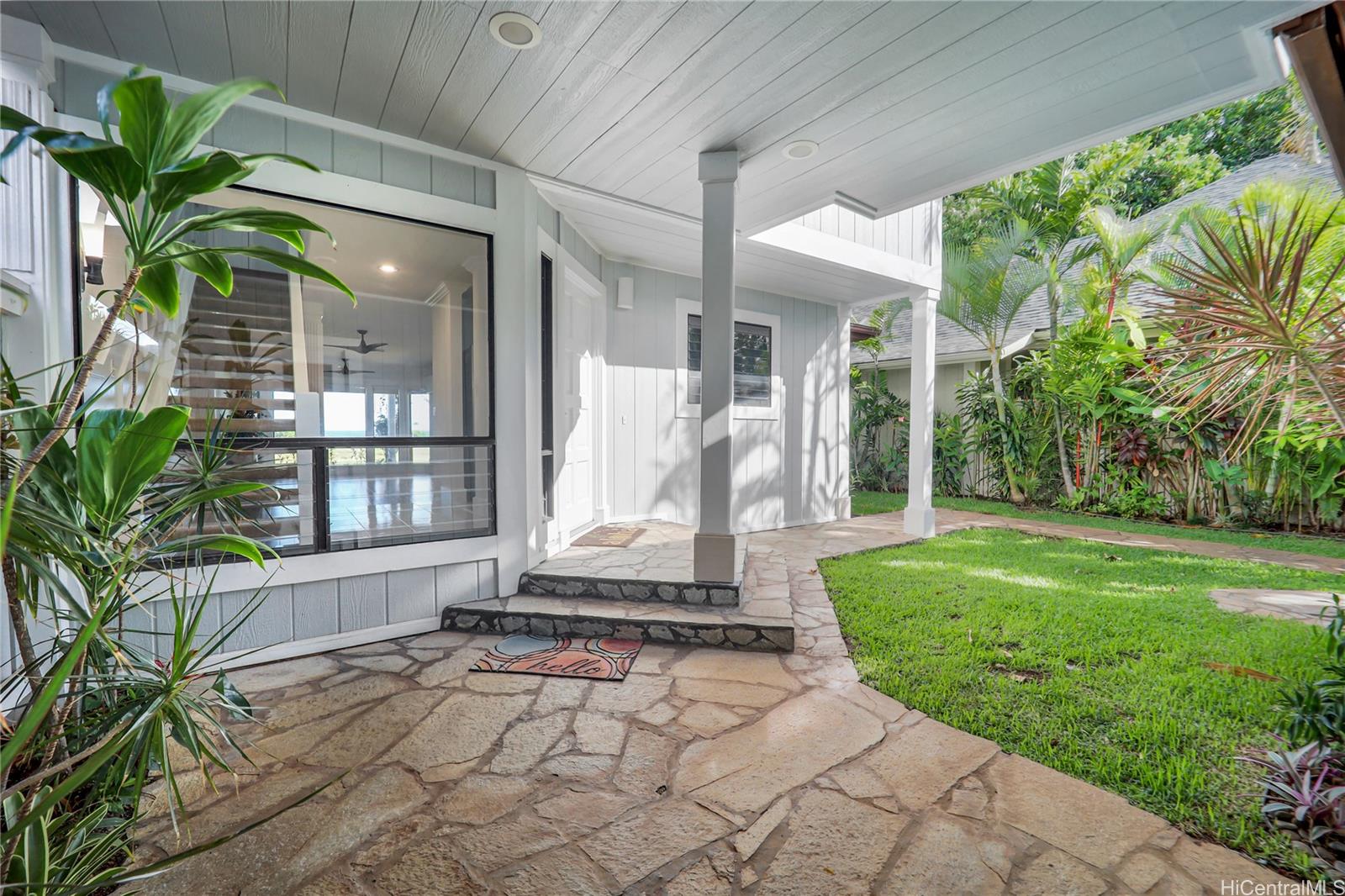 382  Kuanalu Place Laulima, Hawaii Kai home - photo 3 of 25
